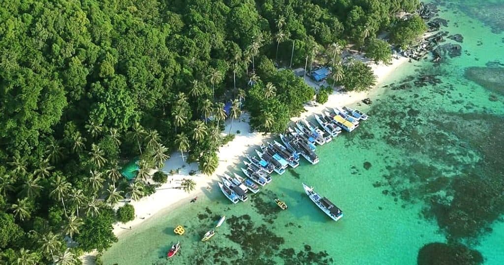 Suasana tropis di Karimunjawa